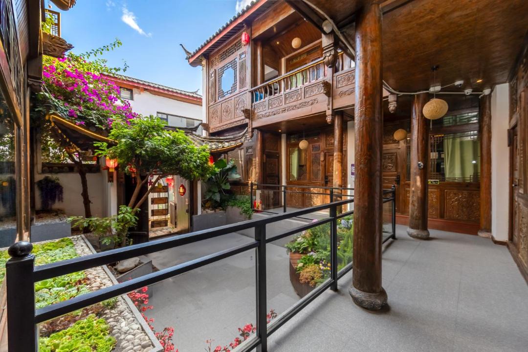 Photo of Patio Balcony in Dayan Old Town