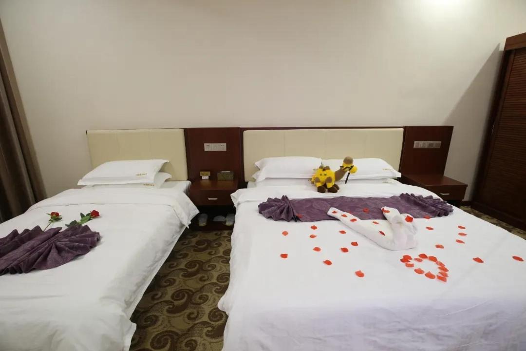 Photo of Bedroom in Mingsha Mountain and Crescent Spring