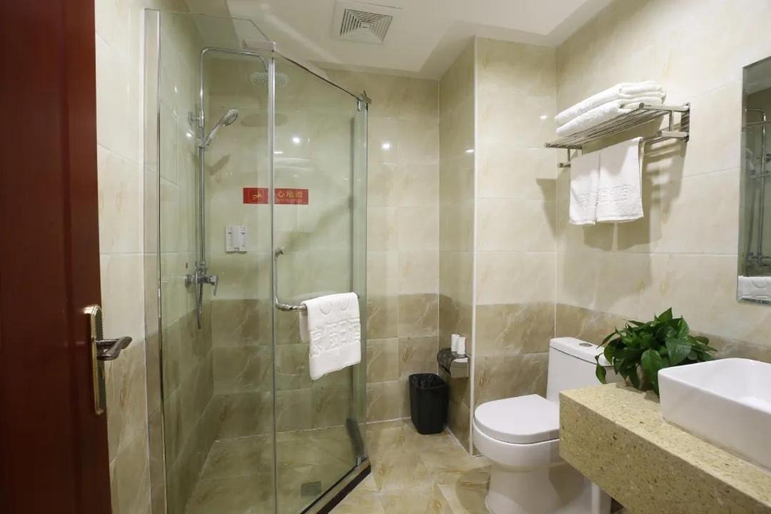 Photo of Bathroom in Mingsha Mountain and Crescent Spring