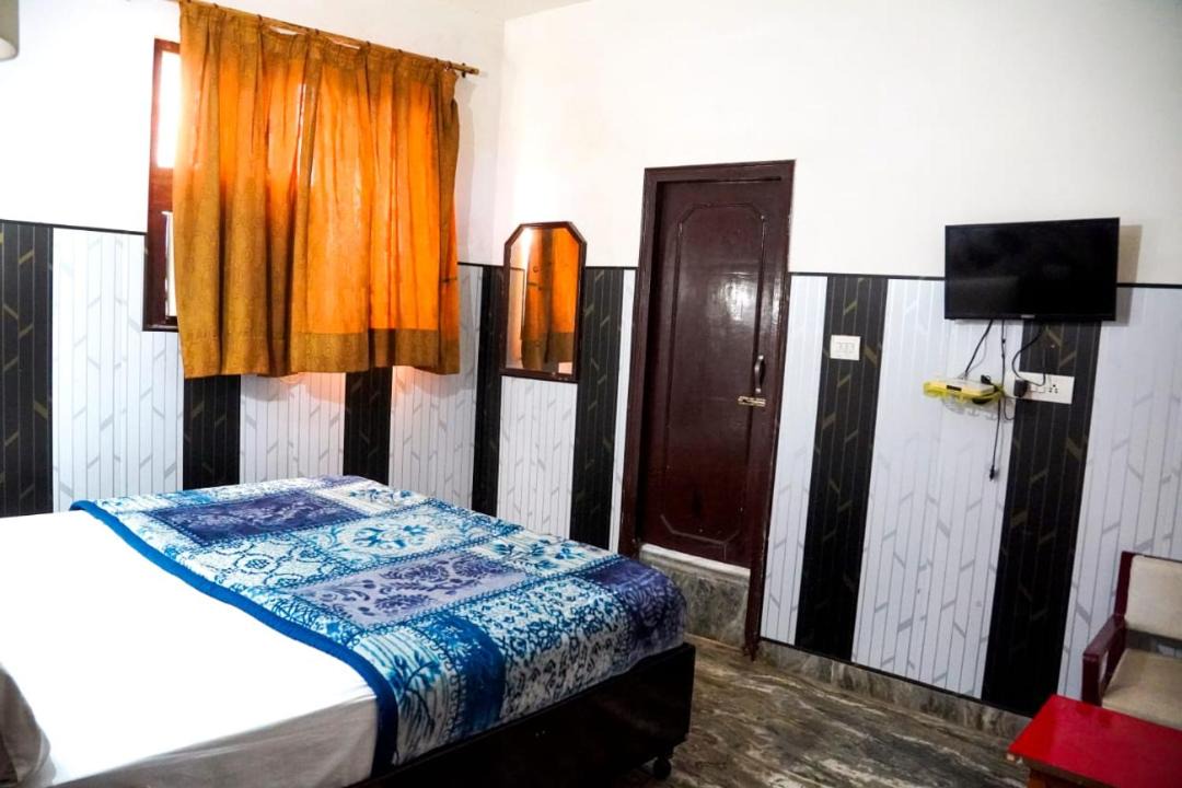 Photo of Bedroom in Taj Ganj