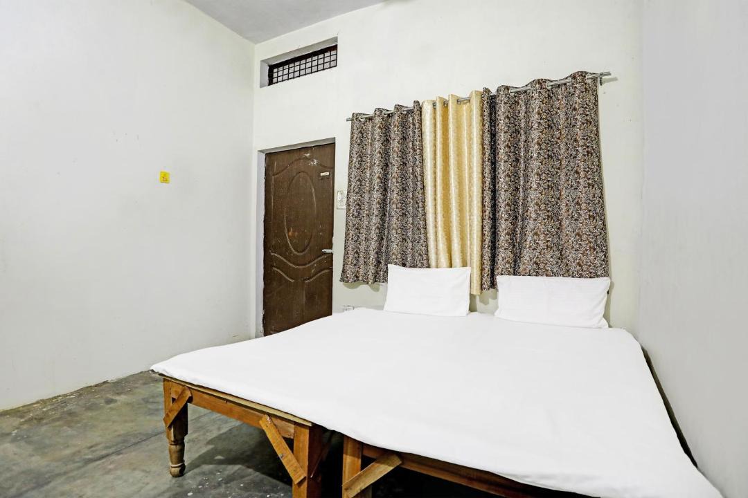 Photo of Bedroom in Dhampur