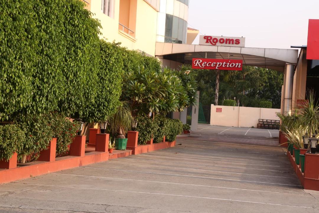 Photo of Others in Hasanpur