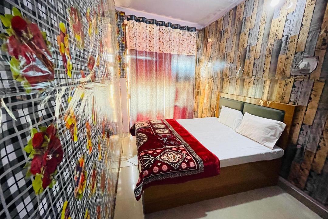 Photo of Bedroom in Taj Ganj