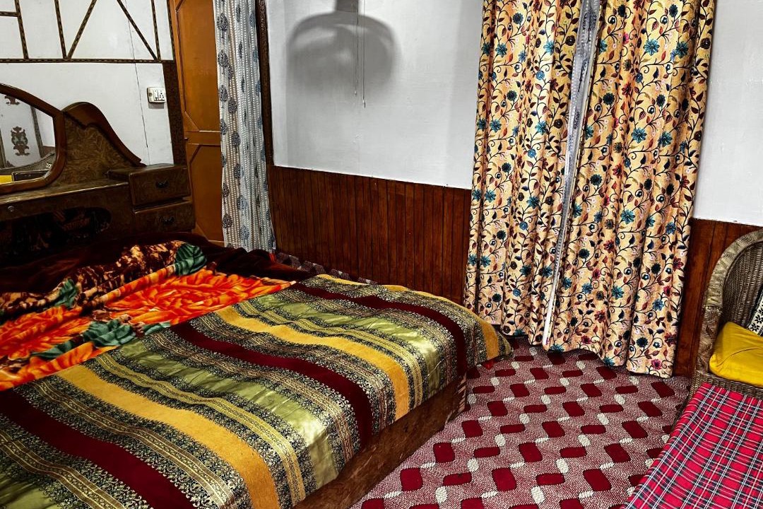 Photo of Bedroom in Dal Lake
