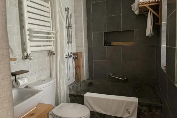 Photo of Bathroom in Emeishan