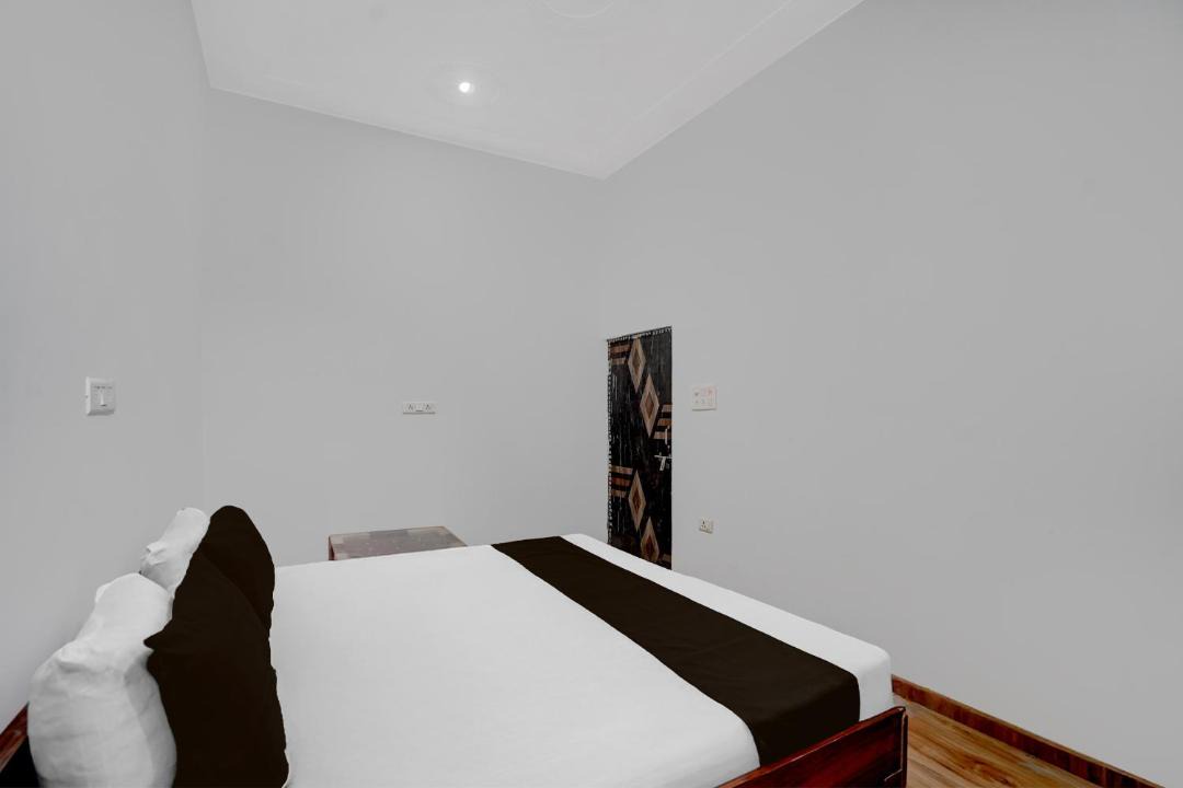 Photo of Bedroom in Sikandra Rao