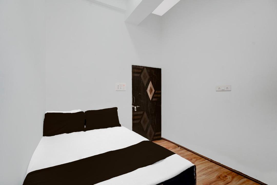 Photo of Bedroom in Sikandra Rao
