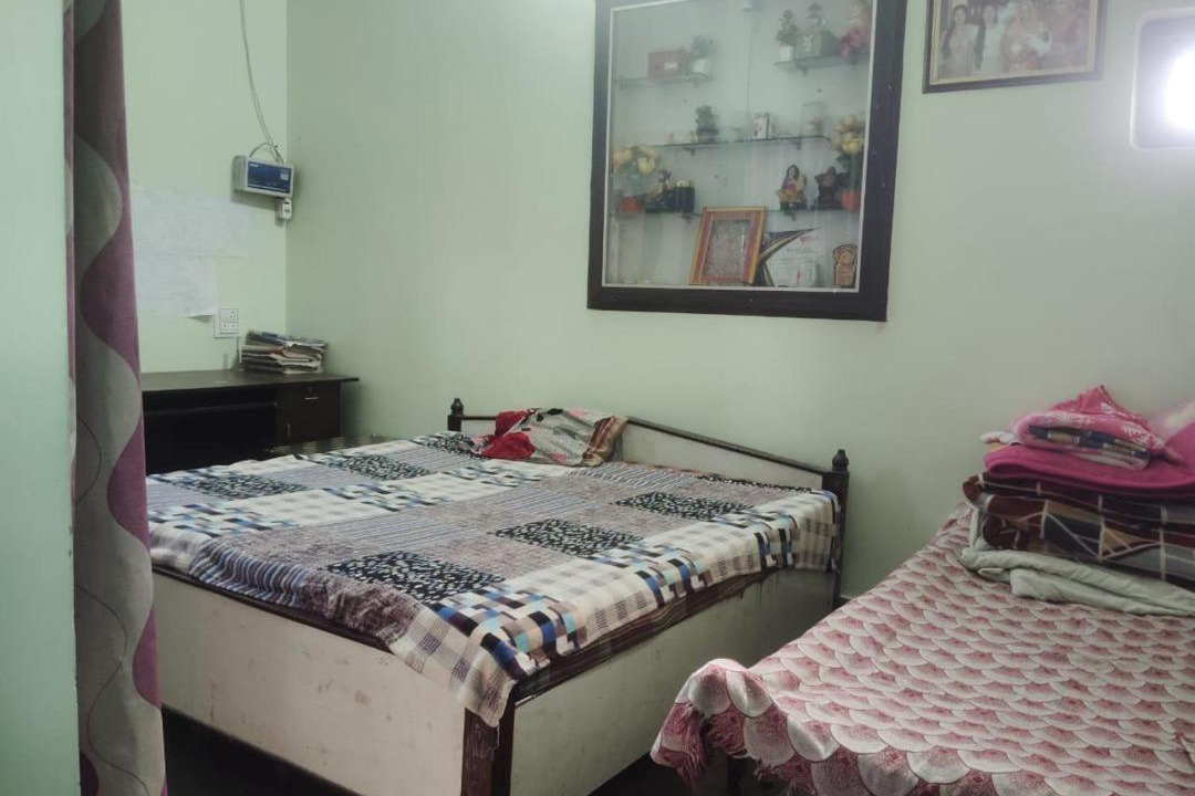Photo of Bedroom in Hasanpur
