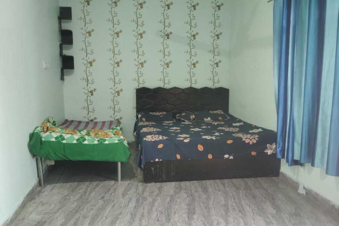 Photo of Bedroom in Hasanpur