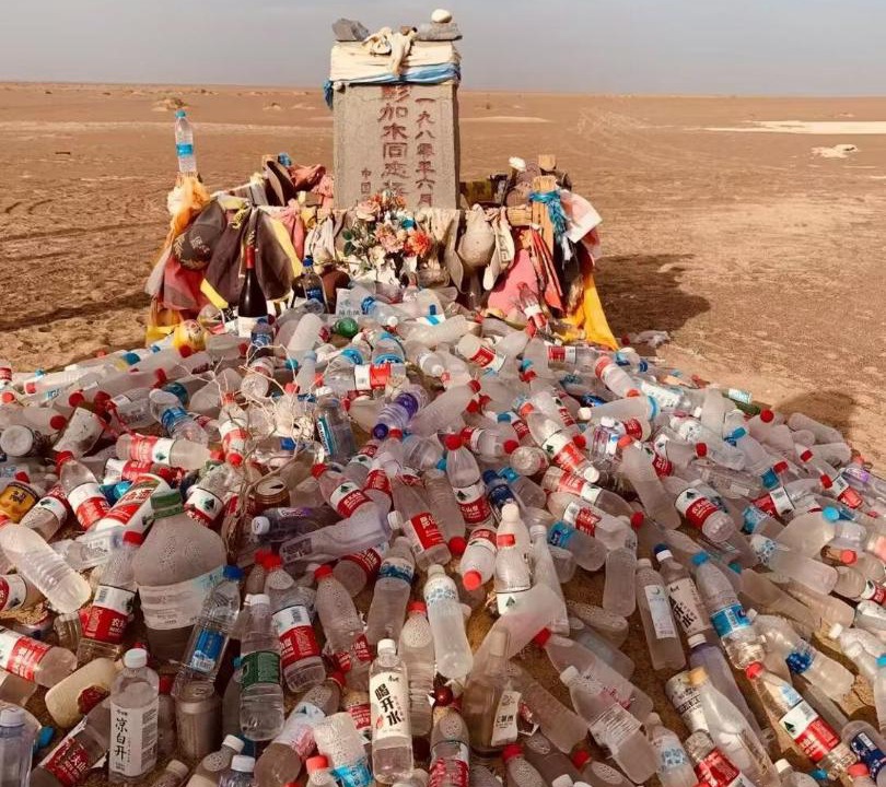 Photo of Others in Mingsha Mountain and Crescent Spring