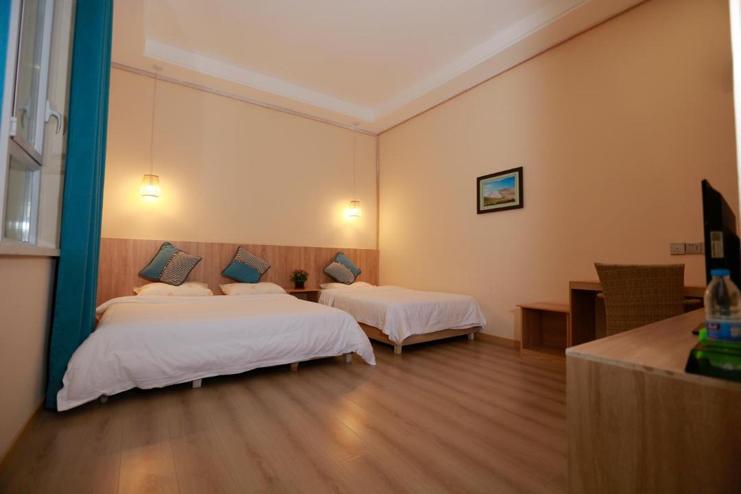Photo of Bedroom in Mingsha Mountain and Crescent Spring