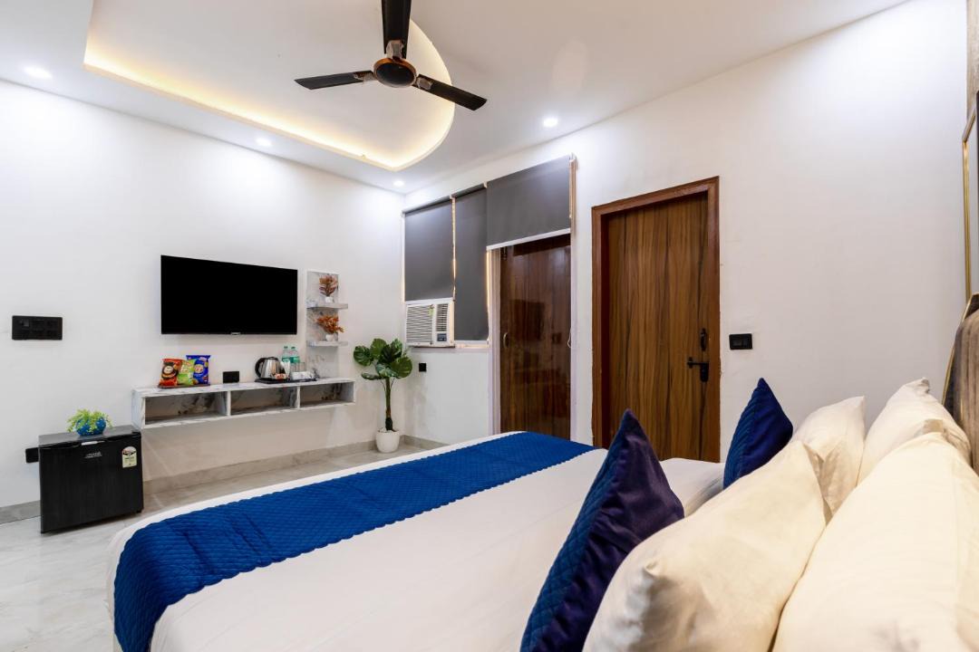 Photo of Bedroom in Sector 70