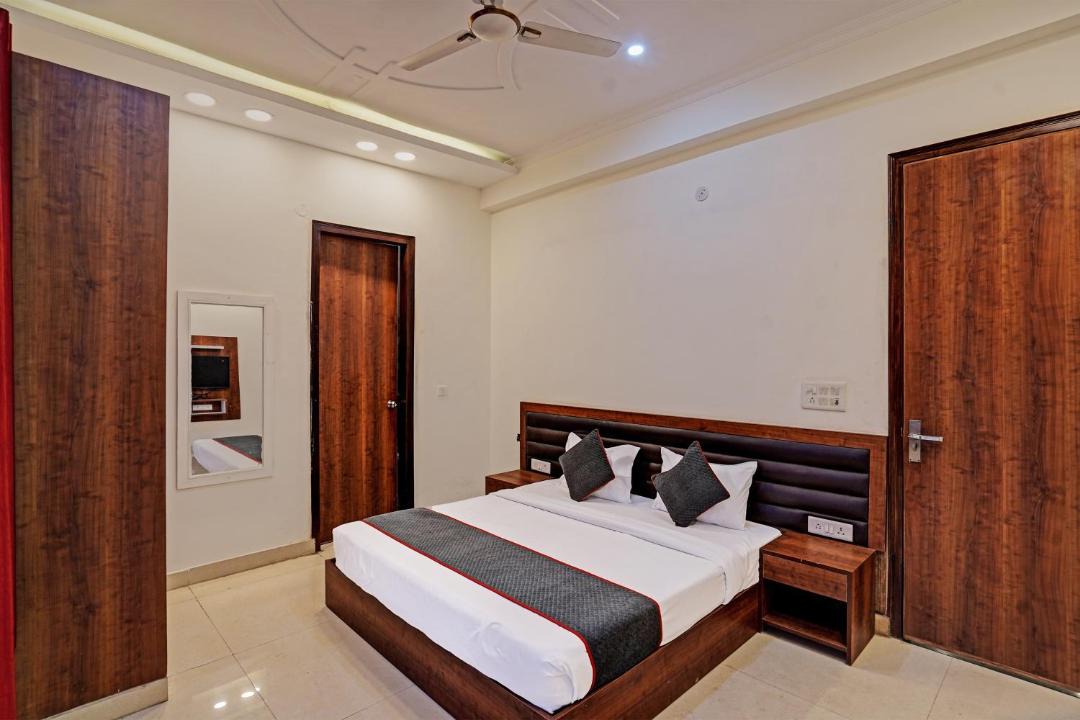 Photo of Bedroom in Sector 70