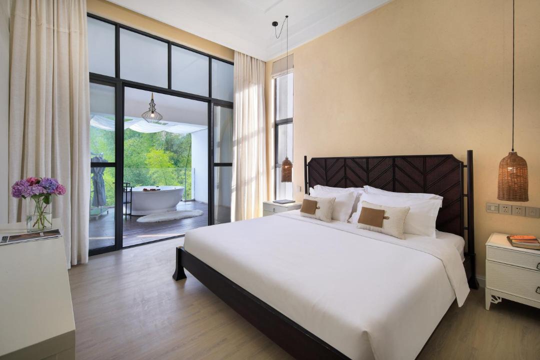 Photo of Bedroom in Ten Mile Gallery