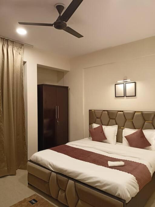 Photo of Bedroom in Taj Ganj
