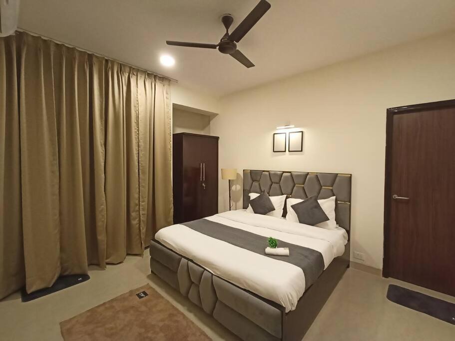 Photo of Bedroom in Taj Ganj