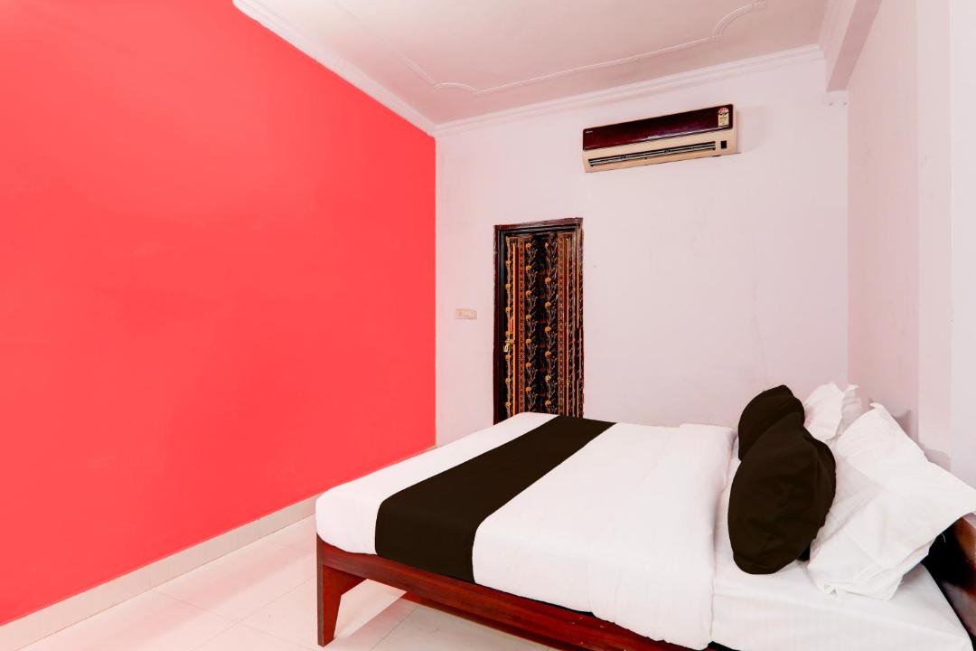 Photo of Bedroom in Hazratganj