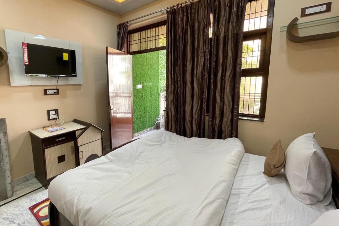Photo of Bedroom in Taj Ganj