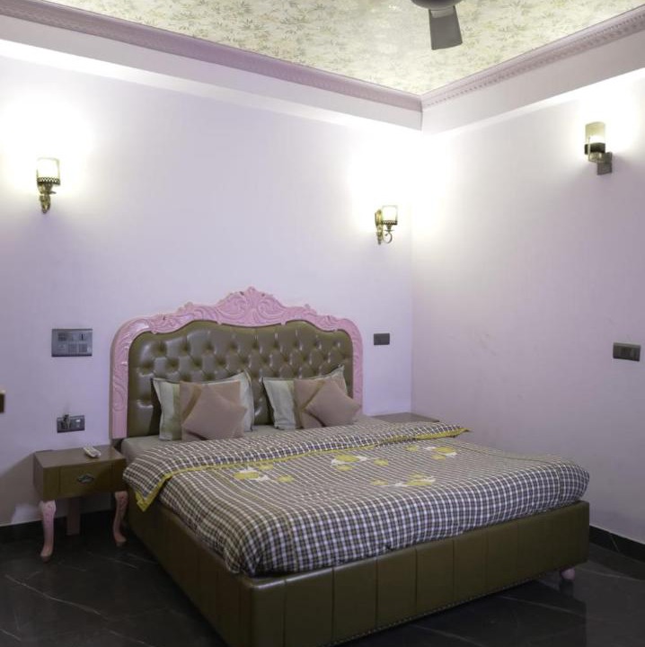 Photo of Bedroom in Taj Ganj