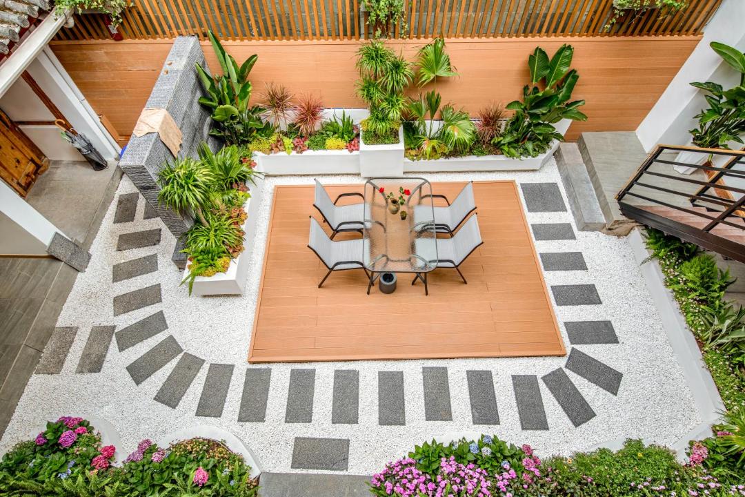 Photo of Patio Balcony in Dayan Old Town