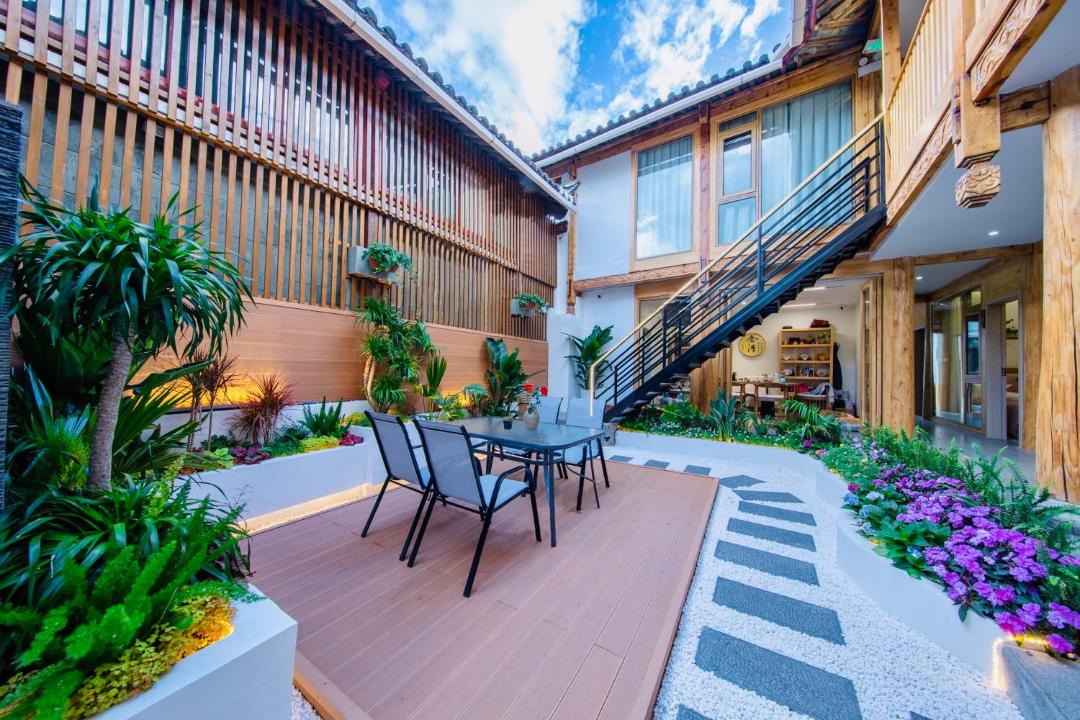 Photo of Patio Balcony in Dayan Old Town