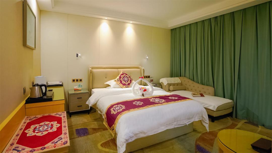 Photo of Bedroom in Mingsha Mountain and Crescent Spring