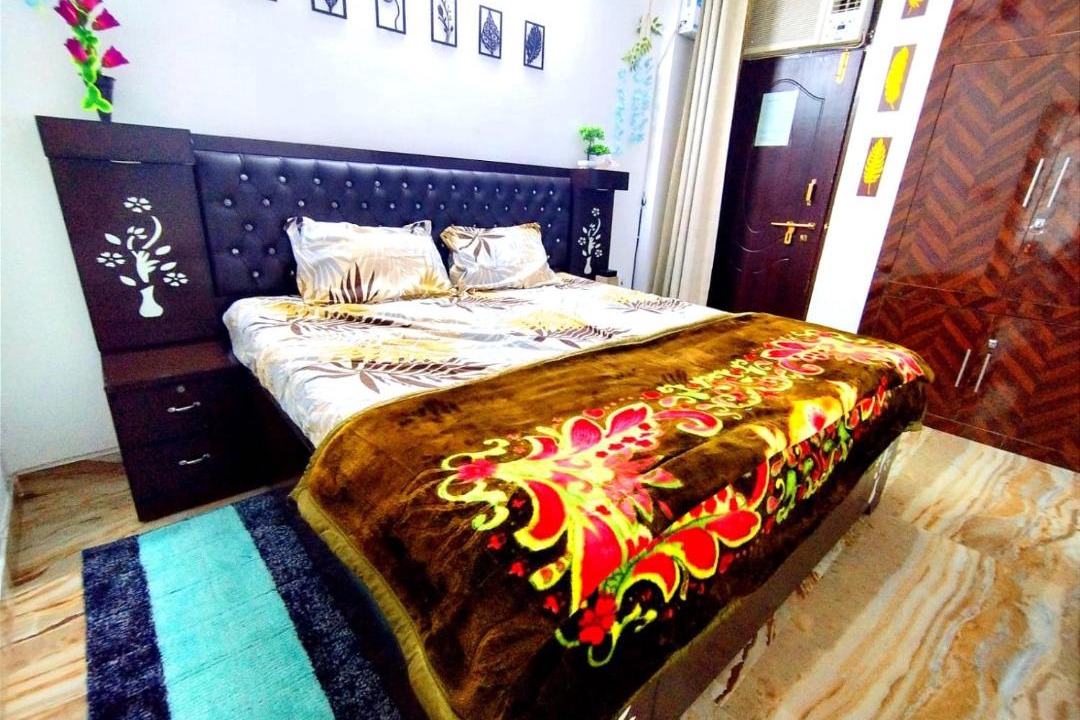 Photo of Bedroom in Hazratganj