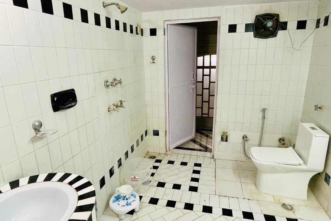 Photo of Bathroom in Mahmoorganj