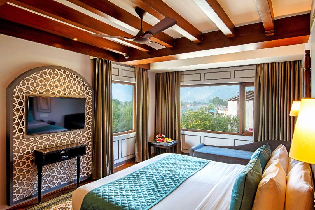 Photo of Bedroom in Dal Lake