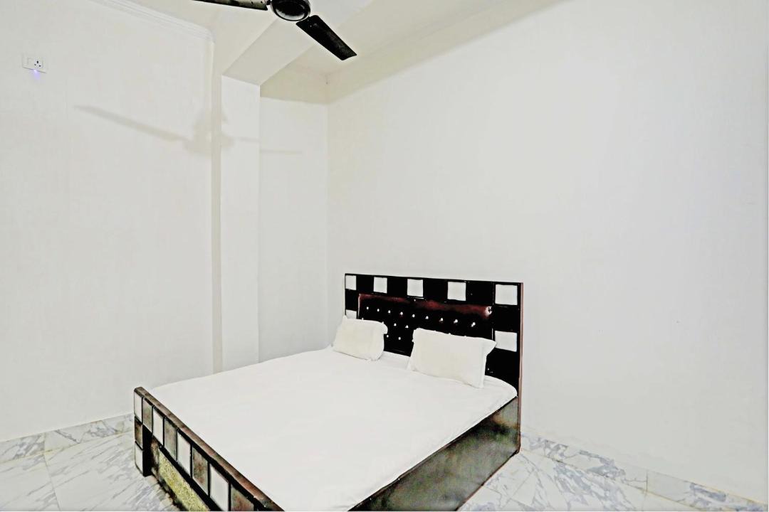 Photo of Bedroom in Etah