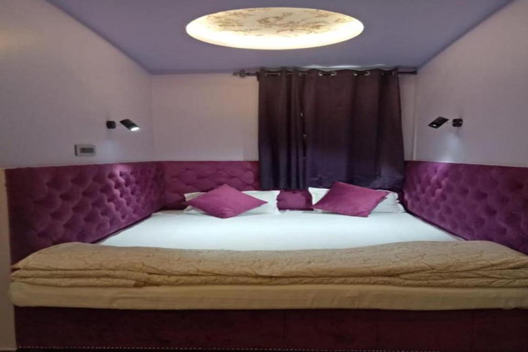 Photo of Bedroom in Taj Ganj