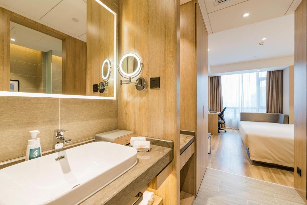 Photo of Bathroom in Changqing Subdistrict