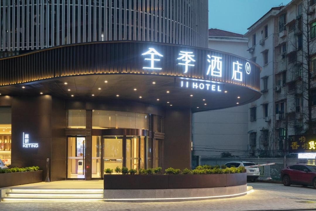 Photo of Others in Yu Hua