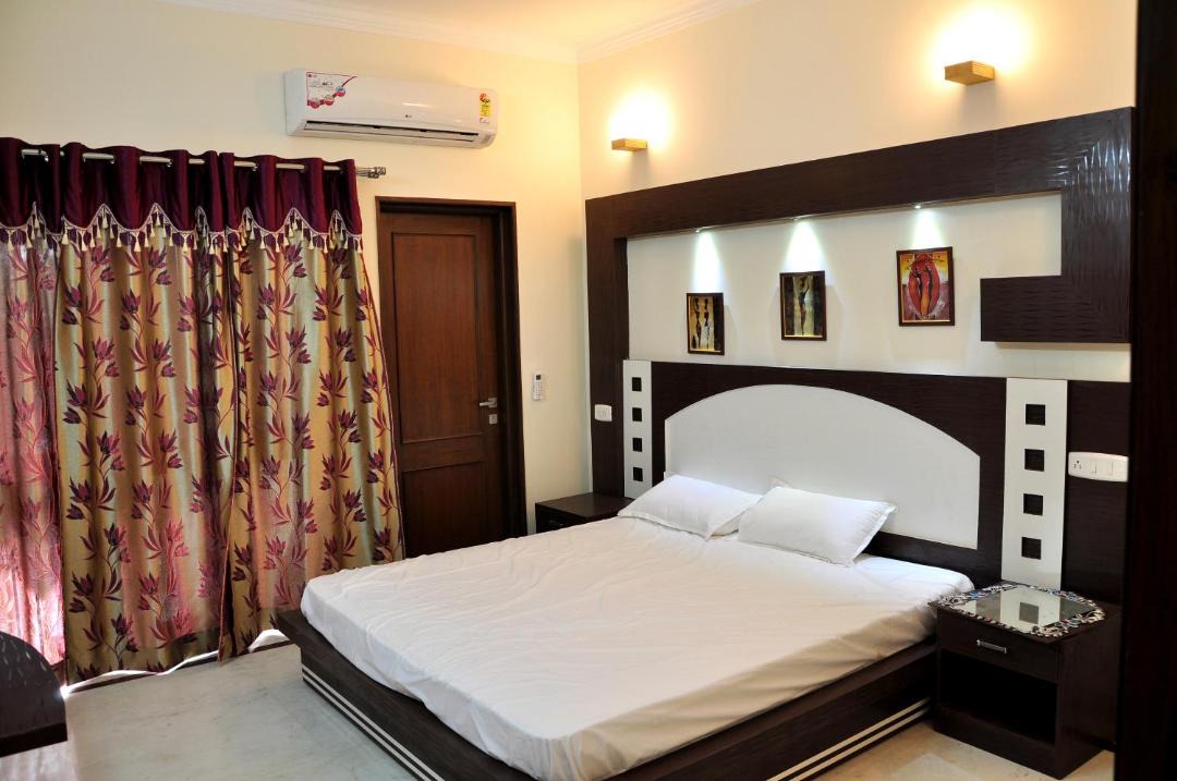 Photo of Bedroom in Taj Ganj