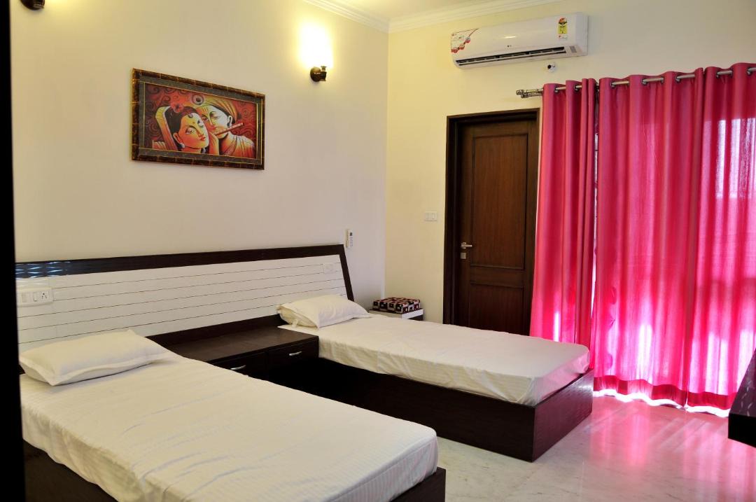 Photo of Bedroom in Taj Ganj