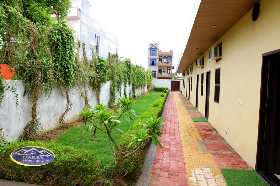 Photo of Buildings in Taj Ganj