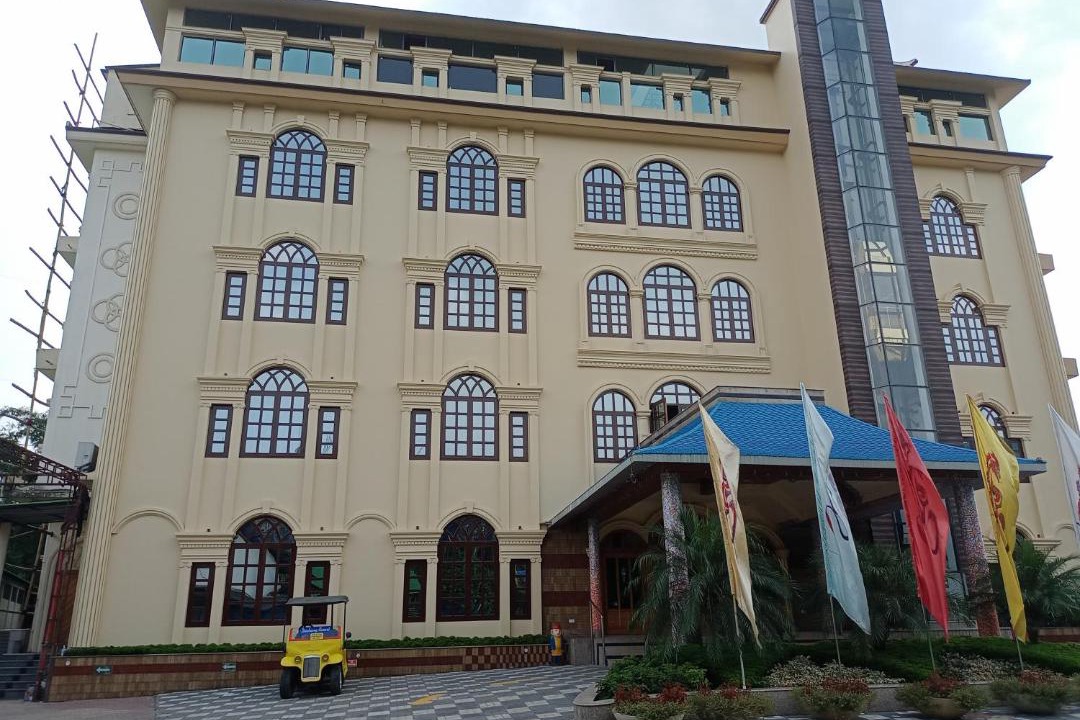 Photo of Buildings in Sualkuchi