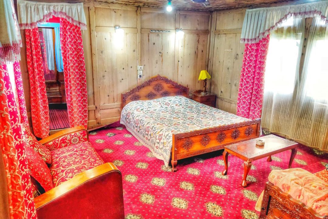 Photo of Bedroom in Dal Lake