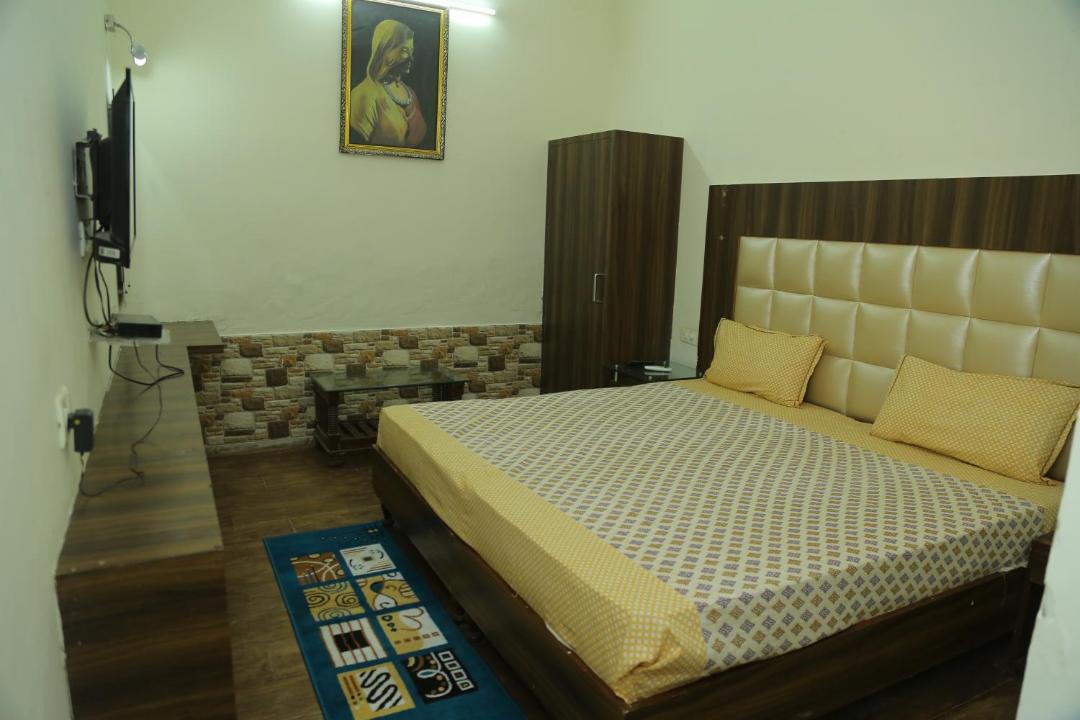 Photo of Bedroom in Taj Ganj