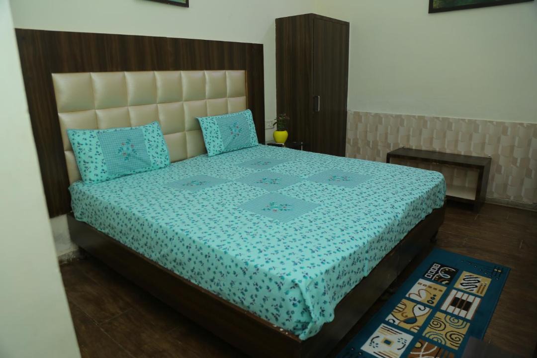 Photo of Bedroom in Taj Ganj