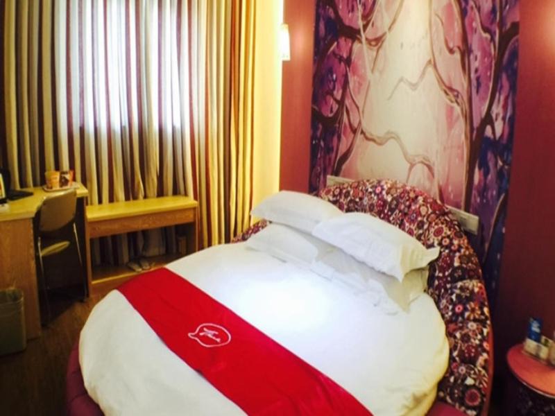 Photo of Bedroom in Runzhou Qu