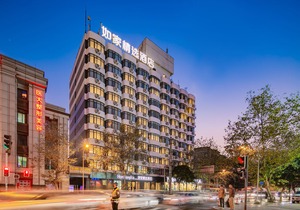 Home Inn Plus (Chengdu Sichuan University Xinnanmen Metro Station)