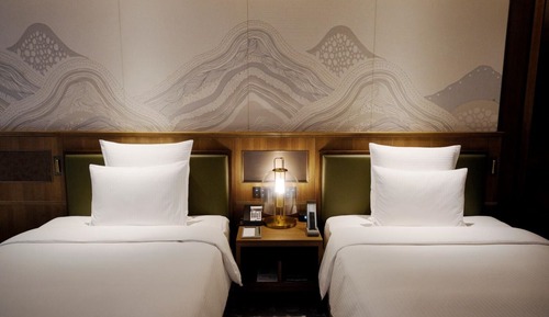 DELUXE ROOM, 2 Single Size Beds, Private Balcony, Mountain View