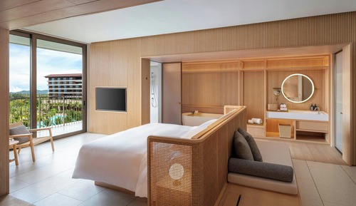 Deluxe Studio Suite, 1 Queen Bed, Balcony, Ocean View