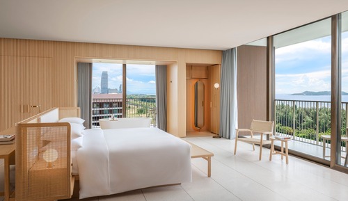 Premier Studio Suite, 1 Queen Bed, Balcony, Ocean View