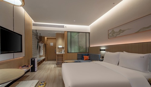 Standard Room, 1 King Bed (Pet Friendly)