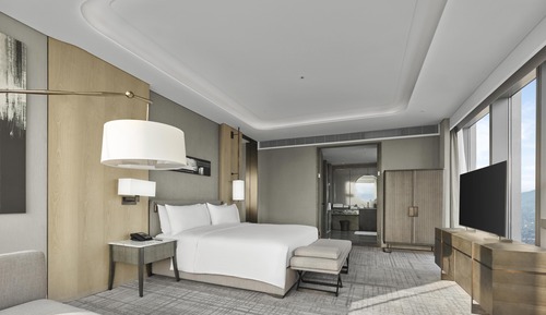 KING DELUXE SUITE