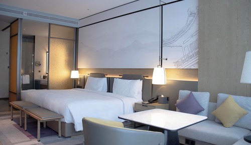 Premier Room, 1 King Bed, City View