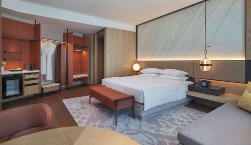 Suite, 1 King Bed, Lake View