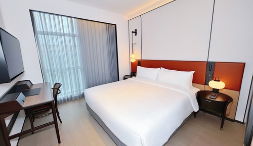 Habitat Deluxe Suite